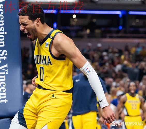 步行者官方更新ins：贾雷斯-沃克完成补扣